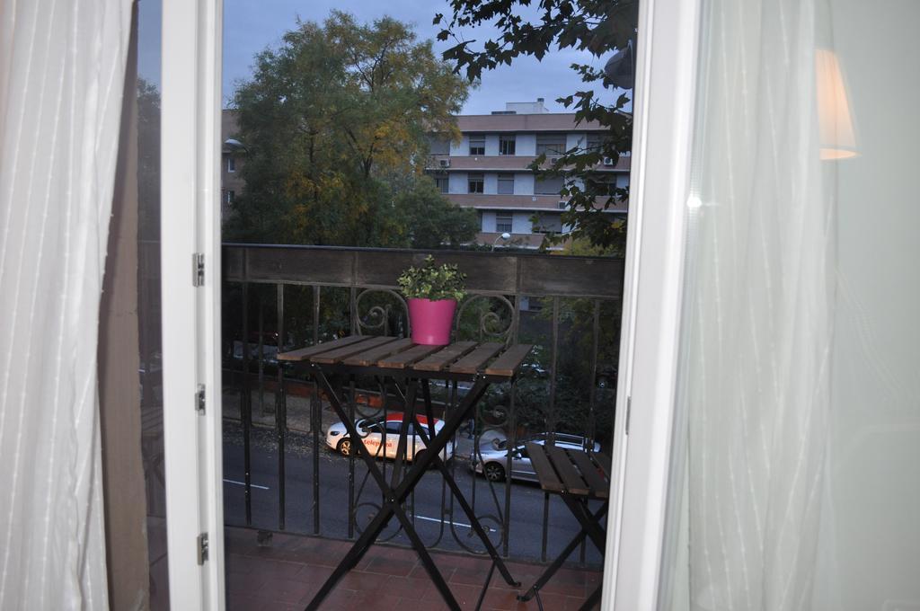 Appartamento Ronda De Segovia Madrid Esterno foto